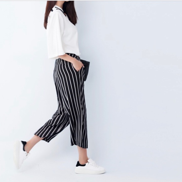 Wide Leg Stripped Capri with Side Slit - Picture 2 of 8